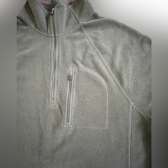 Men’s L.L. Bean's Quick Dry Trail Tee 1/4 Zip w/ Chest Zip Pocket - Picture 4 of 5